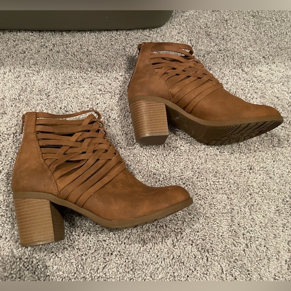 Size 7 Brown ankle boot heels - Picture 2 of 2